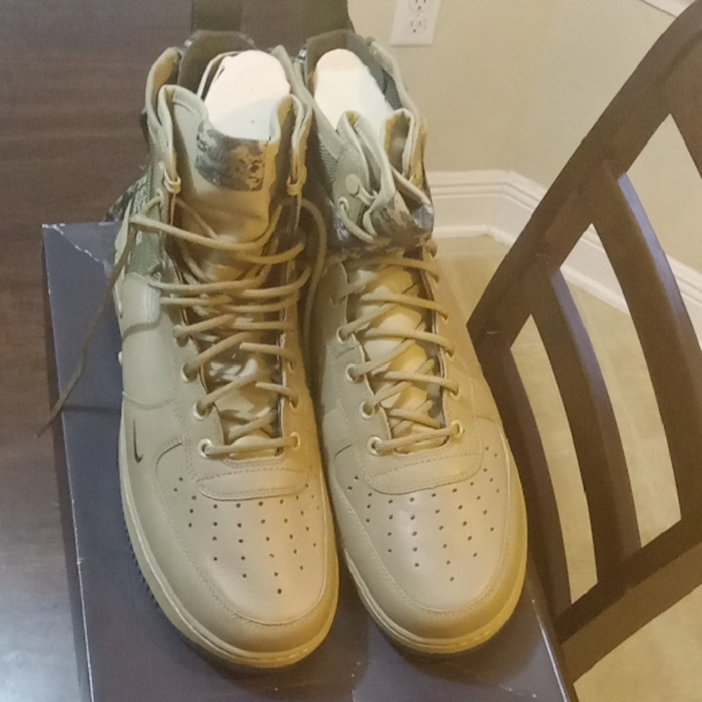 High-Top Sneakers in Olive Green